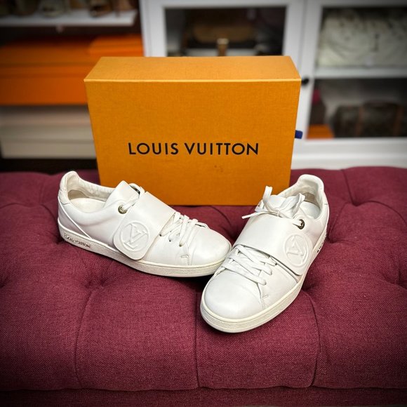 Louis Vuitton Sneakers- Size 39 - Picture 3 of 16